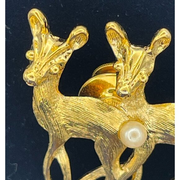 Reindeer Gold Tone Christmas Pin Faux Pearls Tails - Picture 10 of 10